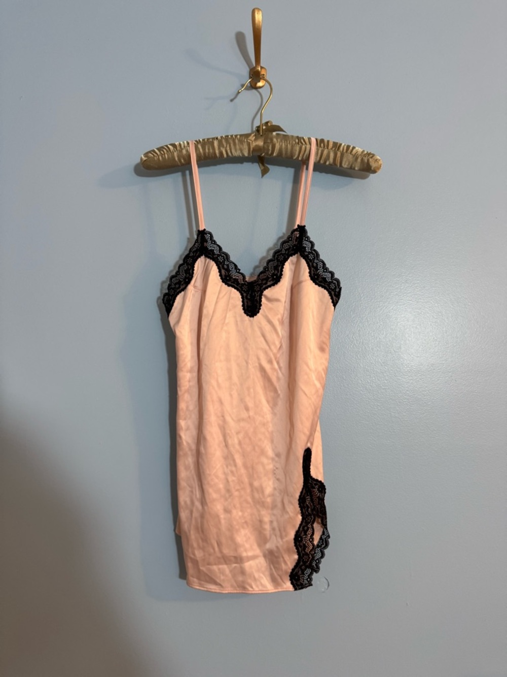 victoria’s secret “tease” pink with black lace detail slip dress size XS